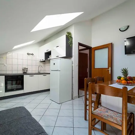 In - Zadar Riviera 7842 Apartman Petrčane